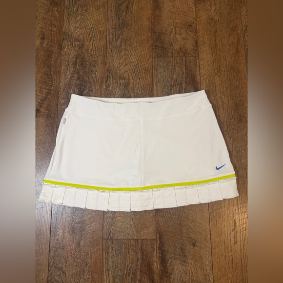 Nike Dresses & Skirts - Nike Court Victory White Tennis Skirt Pleated w/ Green Stripe Sz XL